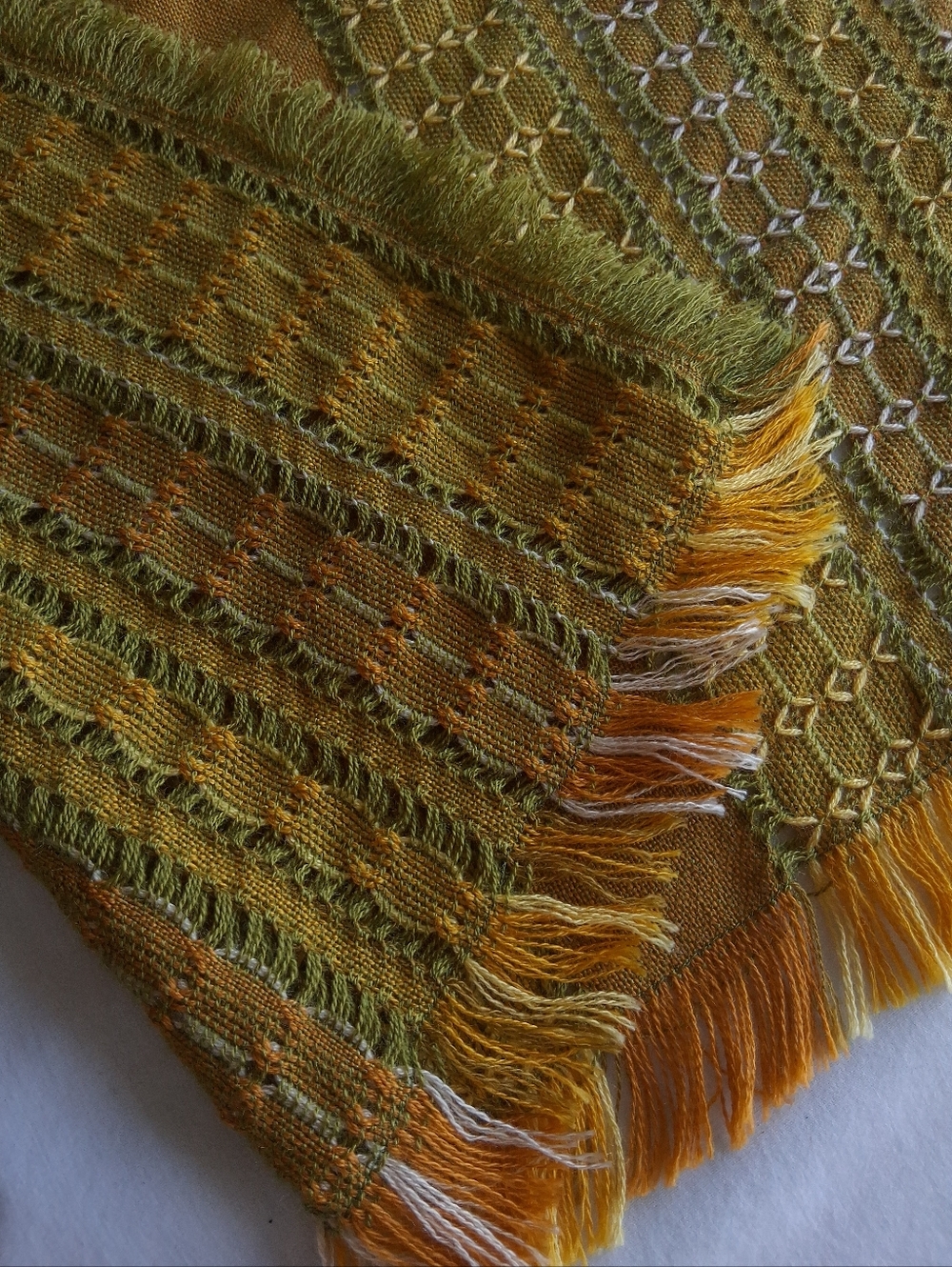 Vintage Tablecloth or Throw Woven Fringed Green Yellow & Orange Square retro 70s - Picture 7 of 12